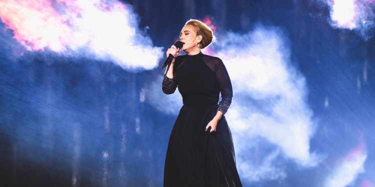 Adele kısmen sağır kaldığını açıkladı