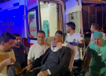 Adıyaman'da 2 otomobil çarpıştı; 7 yaralı