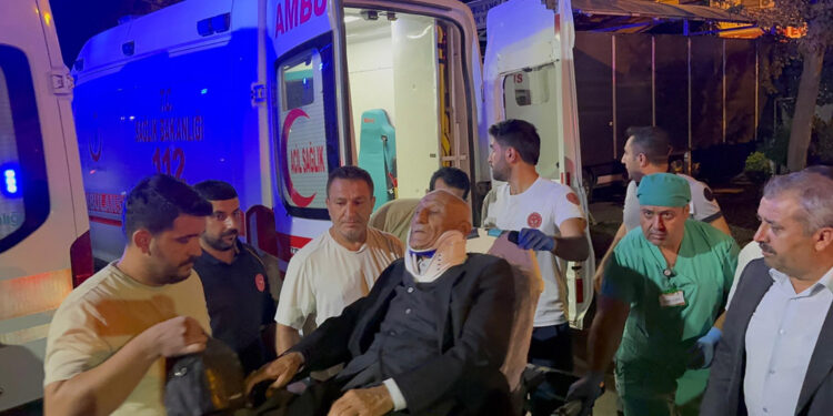 Adıyaman'da 2 otomobil çarpıştı; 7 yaralı
