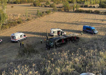 Afyonkarahisar'da yolcu otobüsü devrildi: 21 yaralı