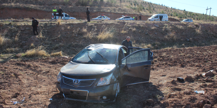 Aksaray'da otomobil şarampole girdi; 5 yaralı