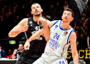 Anadolu Efes, EuroLeague'in ilk haftasında Bologna’yı yendi