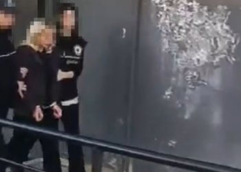 Annesine saldırdığını öne sürdüğü babasını bıçakla öldürdü