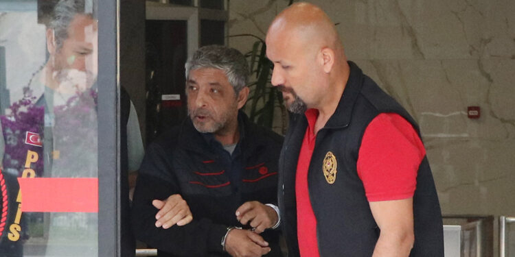 Annesini öldürüp gardıroba saklayan sanığa ağırlaştırılmış müebbet