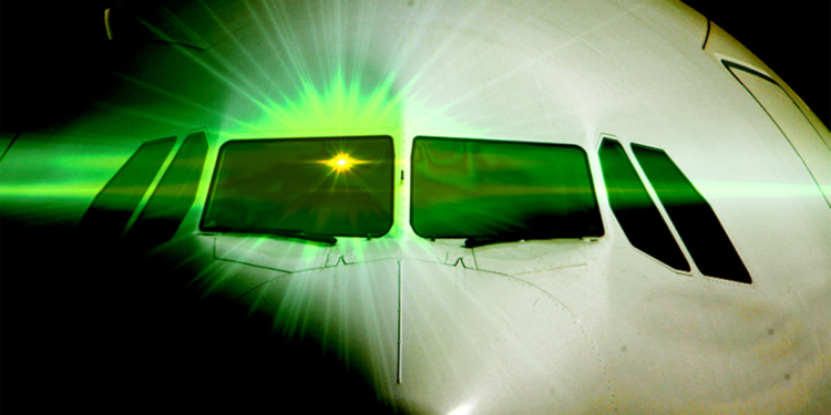 Antalya-İstanbul seferini yapan yolcu uçağına lazer ışıklı taciz