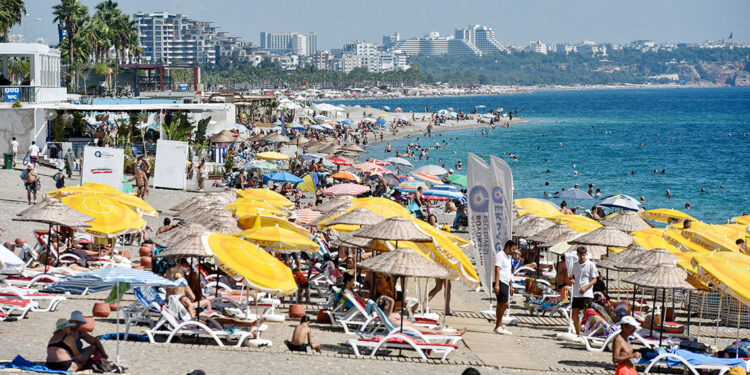 Antalya'da tüm zamanların en iyi ziyaretçi verisine ulaşıldı