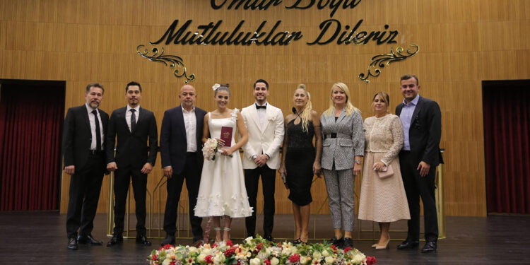 Arca Tülüoğlu'ndan mutluluğa imza