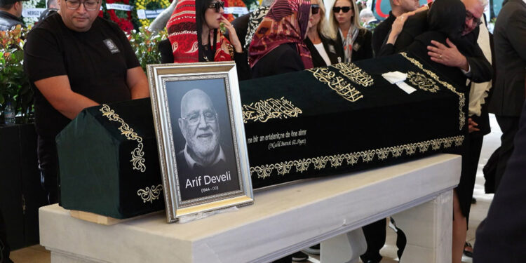 Arif Develi son yolculuğuna uğurlandı