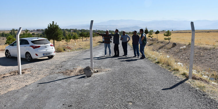 'Arsa benim' dedi, köy yolunu kapattı