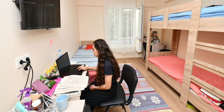 Barınma sorunu yaşayan üniversite öğrencilerine üç farklı konukevi