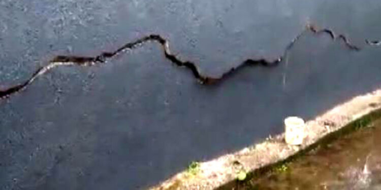 Artvin'de heyelan riski; çatlaklar oluşan 8 ev boşaltıldı