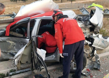 Asker oğullarını birliğine götürürken kaza yaptılar: 1 ölü, 2 yaralı