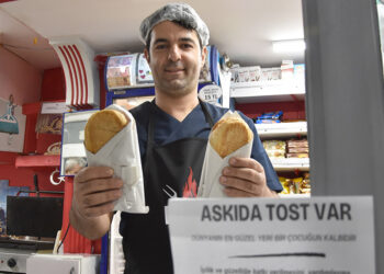 'Askıda tost' çocukların yüzünü güldürdü
