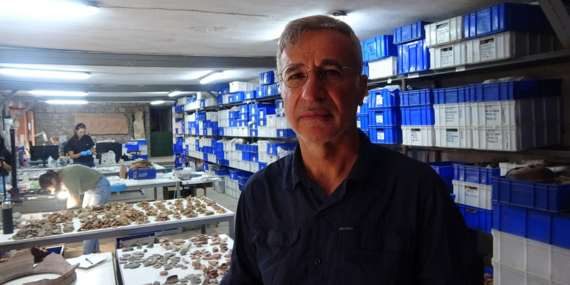 Assos Antik Kenti'nde 1700 yıllık lazımlıklar gün yüzüne çıkarıldı