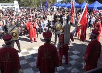 Atatürk Üniversitesi'nde yeni akademik yıl mehterle başladı