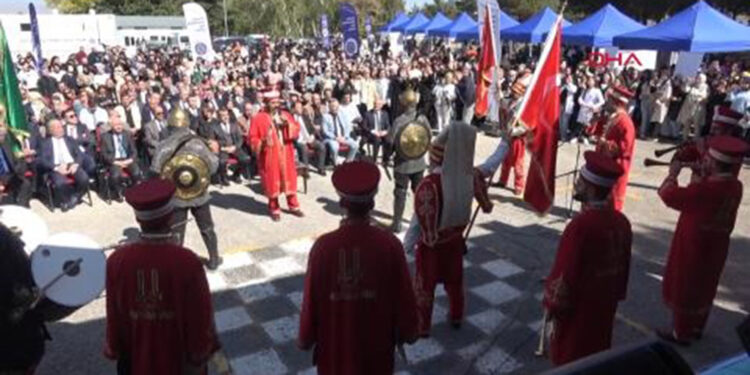 Atatürk Üniversitesi'nde yeni akademik yıl mehterle başladı