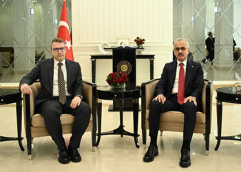 Bakan Uraloğlu, Bağdat'ta Türkiye Büyükelçiliği'ni ziyaret etti