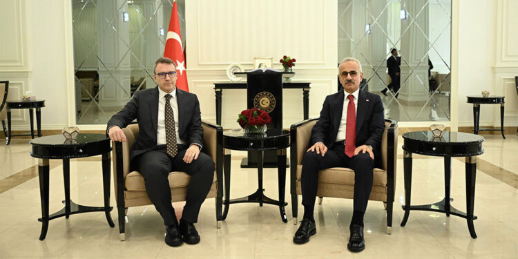 Bakan Uraloğlu, Bağdat'ta Türkiye Büyükelçiliği'ni ziyaret etti