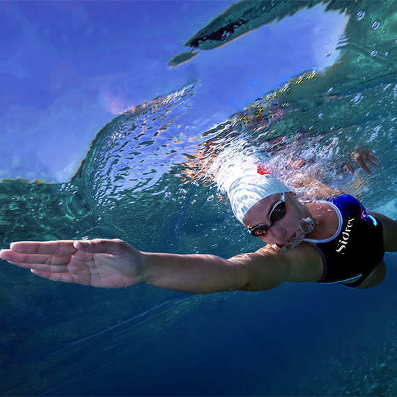 Ultra maraton yüzücüsü Bengisu Avcı Molakai'yi yüzerek geçti ve bunu başaran ilk Türk kadın oldu.