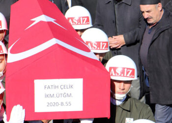 Beyin kanamasından yaşamını yitiren üsteğmen toprağa verildi