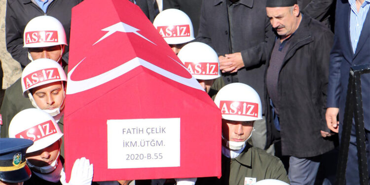 Beyin kanamasından yaşamını yitiren üsteğmen toprağa verildi