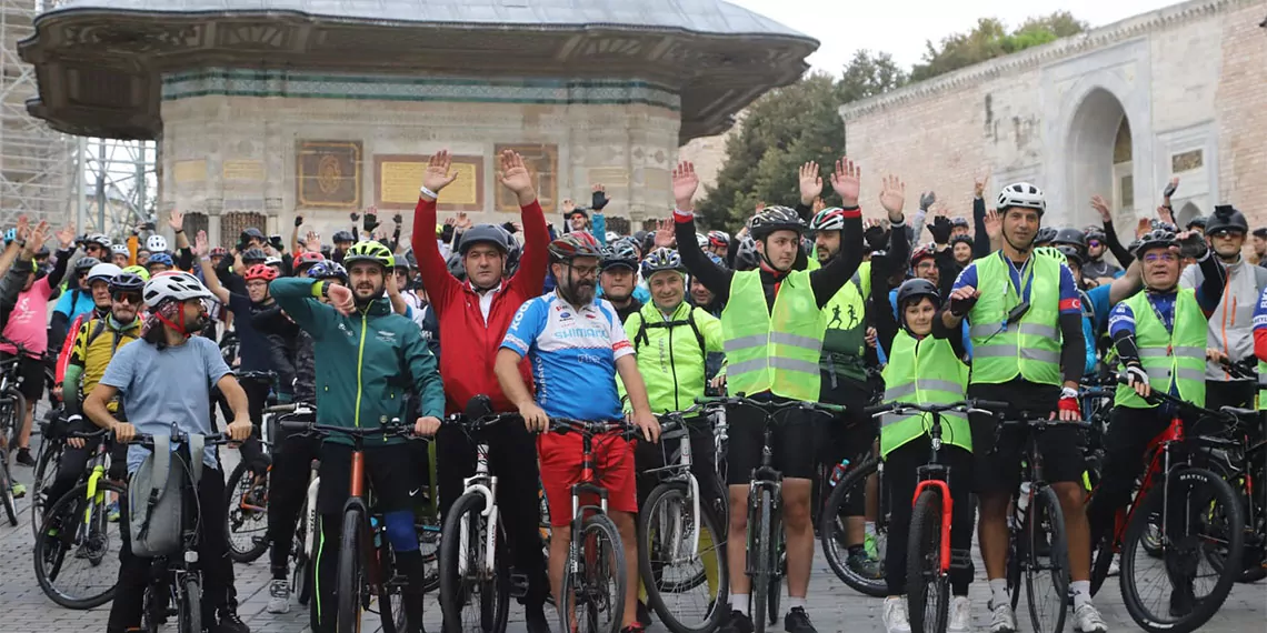 İstanbul büyükşehir belediyesi iştiraki spor i̇stanbul’un düzenlediği 6. Tarihi yarımada bisiklet turu yapıldı. İlki 2021 yılında yapılan bisiklet turu gördüğü yoğun ilgiden dolayı geçtiğimiz yıldan bu yana yılda iki kez düzenlenmeye başladı.