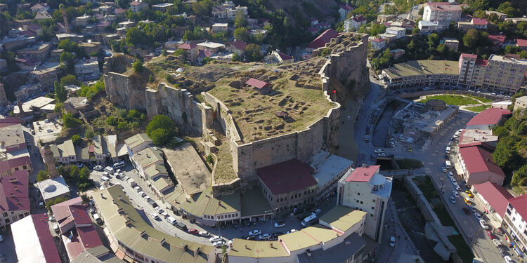 Bitlis Kalesi'nde 1500’lü yıllara ait su şebekesi bulundu