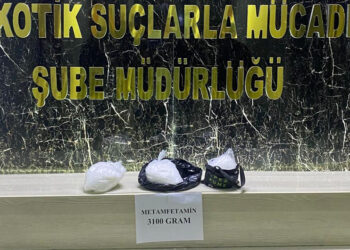 Bitlis'te 3 kilo 100 gram metamfetamin ele geçirildi
