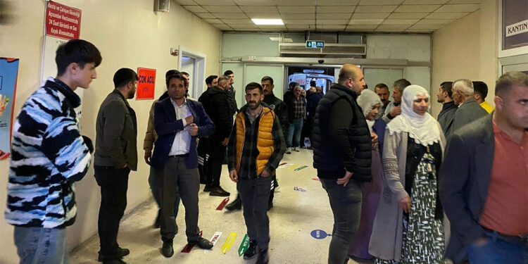 Bitlis'te mezraya yıldırım düştü: 5 yaralı