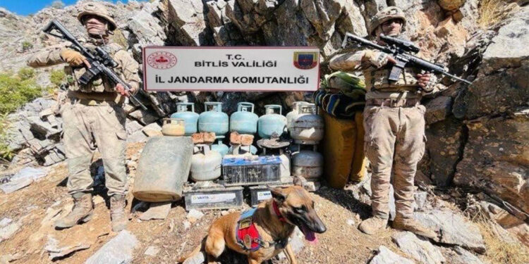 PKK'lı teröristlerin kullandığı yaşam malzemesi ele geçirildi