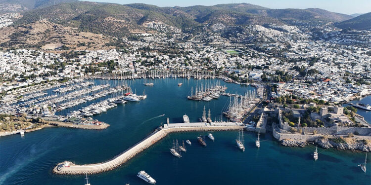 Yüzen oteller bakım için karaya çekiliyor