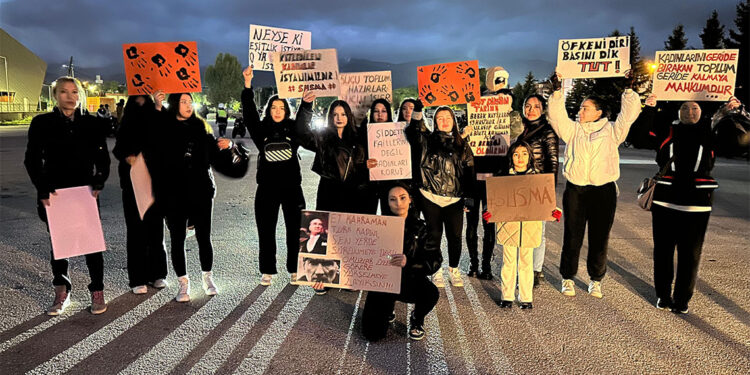 Yüzlerce motosikletli, Yenidoğan Çetesi'ni protesto etti