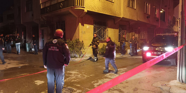 Bursa'da ev yangını; yatağa bağımlı hasta ağır yaralandı