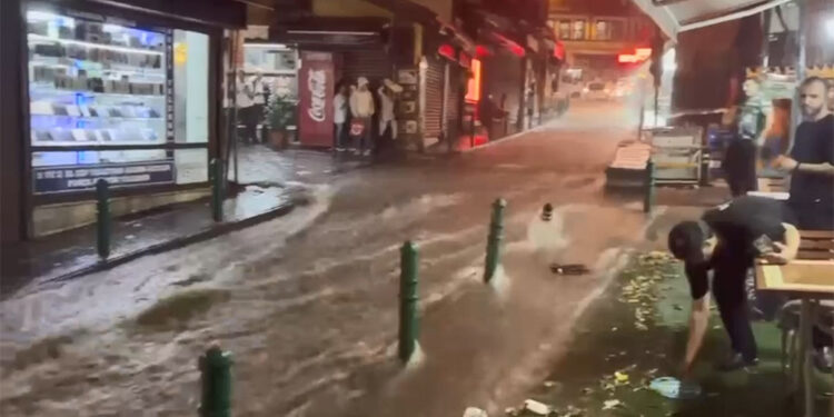 Bursa'da fırtına ve dolu yağışı etkili oldu