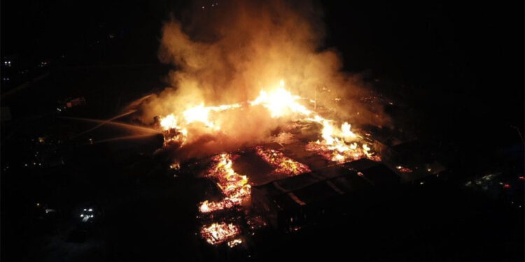 Bursa'da palet fabrikasında yangın