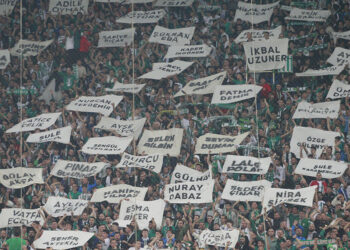 Bursaspor taraftarından kadın cinayetlerine tepki