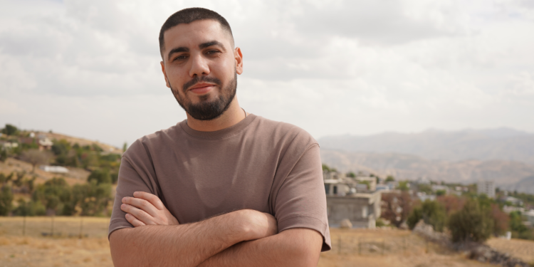 Babasının hikayesini yazdığı senaryoyla 'Altın Kamera' ödülü aldı