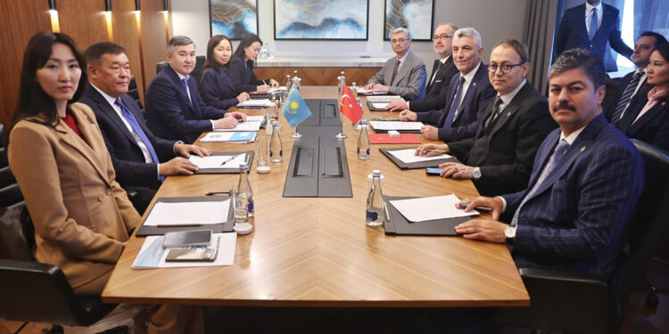 Bakan Bolat, Kazakistan Başbakan Yardımcısı ile görüştü