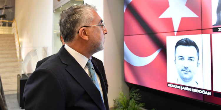 Bakan Işıkhan'dan TUSAŞ çalışanlarına başsağlığı ziyareti