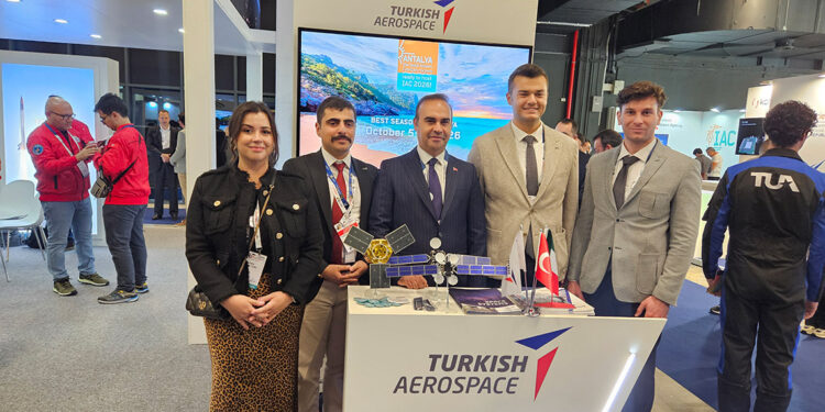 Bakan Kacır, 75'inci Uluslararası Uzay Kongresi'ne katıldı