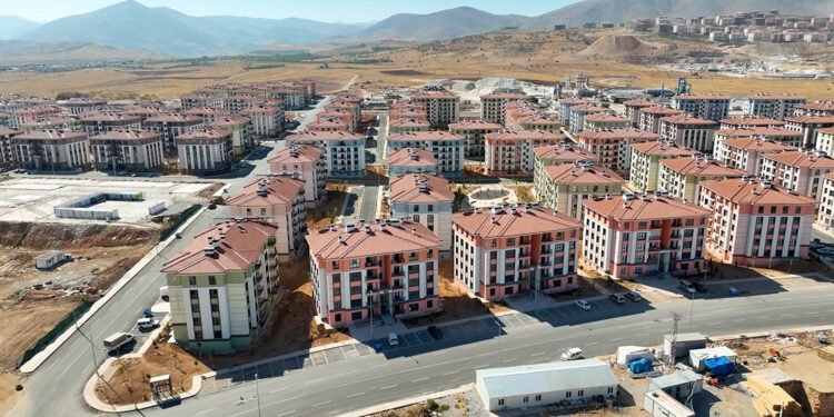 Bakan Kurum, Malatya İkizce'deki deprem konutlarını paylaştı