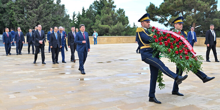 Bakan Tunç Azerbaycan’da
