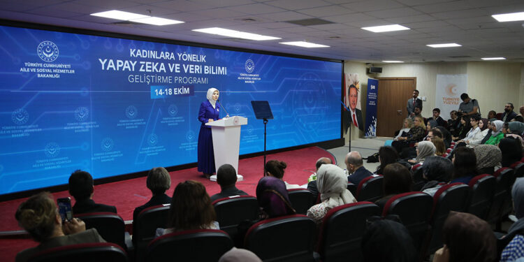 Bakanlıktan, Kadınlara Yönelik Yapay Zeka ve Veri Bilimi Geliştirme Programı