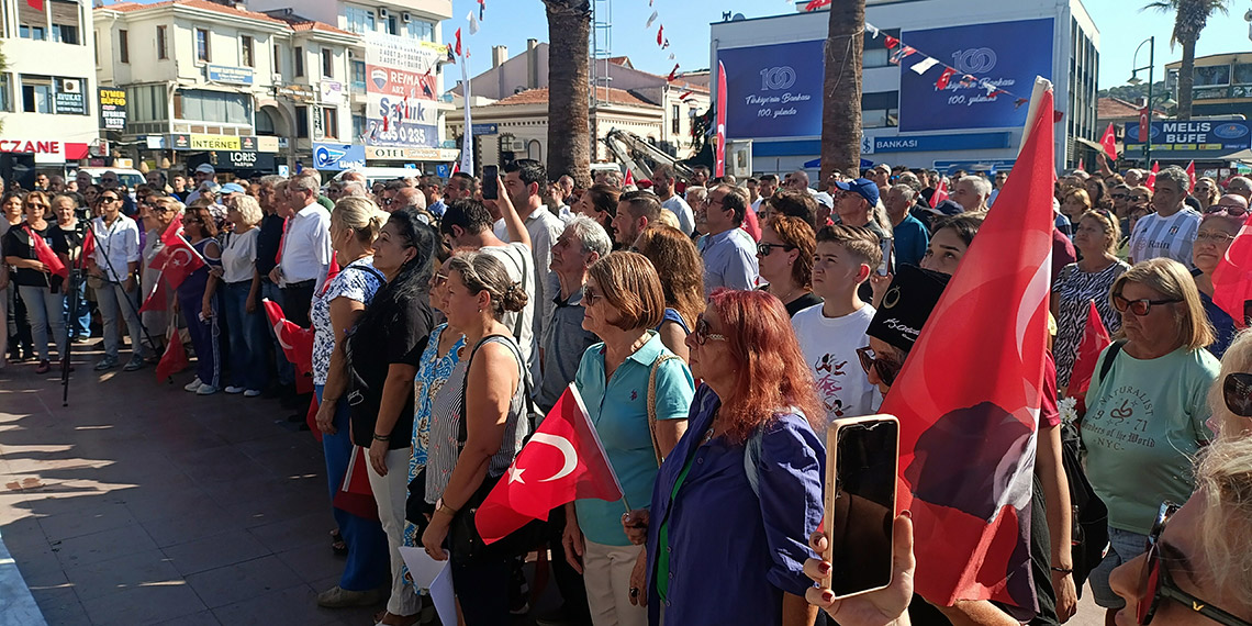 Balıkesir'de Atatürk heykeline balyozlu saldırı