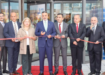 Başakşehir'deki V Metroway AVM kapılarını açtı
