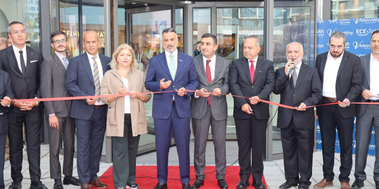 Başakşehir'deki V Metroway AVM kapılarını açtı