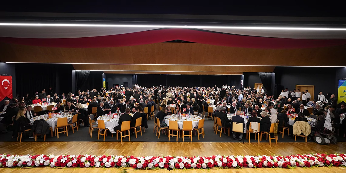 Beylikdüzü'nde cumhuriyet resepsiyonu düzenlendi