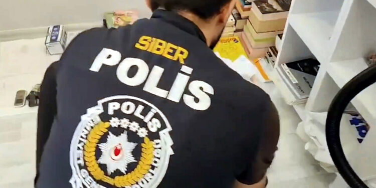 Bilişim suçlarına 19 ilde 'Siberağ-9' operasyonları; 17 şüpheli tutuklandı