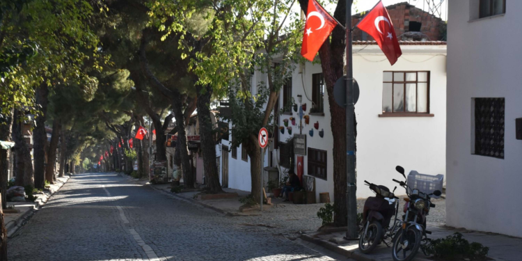 Birgi'nin mimari dokusu asırlardır korunuyor