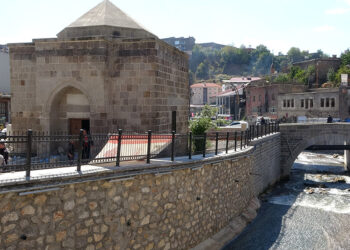 Bitlis'te gün yüzüne çıkarılan vakıf eserleri restore ediliyor